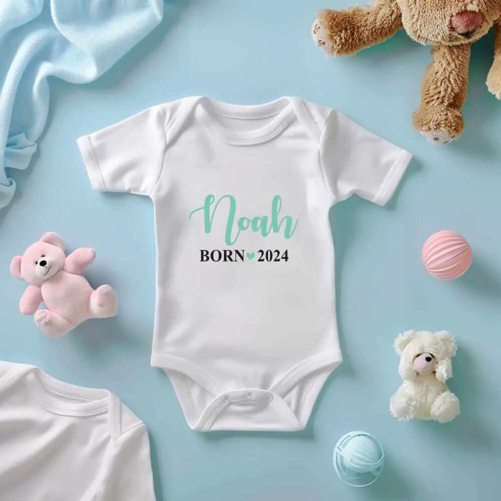 Personalisierte Baby Strampler - "Name & Geburtsjahr" Geschenke für Geburtstage und besondere Anlässe (ohne Grossbuchstabe) - Junge Zwerghelden